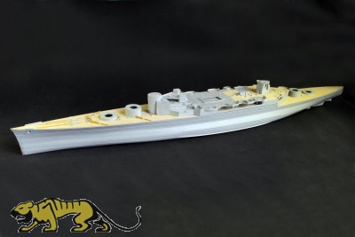 Holzdeck für 1:200 HMS Hood inkl. Fotoätzteilen - Trumpeter 03710 - 1:200