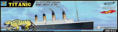 RMS Titanic - with LED Lights - 1/200