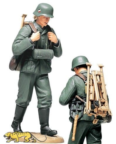 Deutsche Wehrmacht Infanterist - MG Munitionszuführer mit Dreibein 1:16