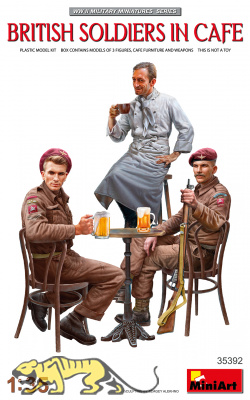 British Soldiers in Cafe - 1/35