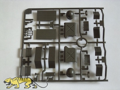 Zubehörset für US Fahrzeuge (Benzinkanister, Kiste usw.)  1:16