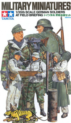 German Soldiers at Field Briefing - 1/35