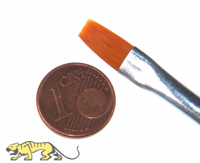 Size 8 brush, flat - Synthetic