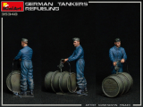 Deutsche Panzerbesatzung beim tanken - 1:35