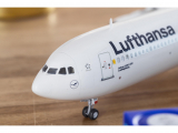 Airbus A-330-300 - Lufthansa New Livery - 1:144