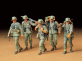 German Machine Gun Crew - "On Maneuver" - 1/35