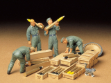 German Tank Ammo-Loading Crew - 1/35