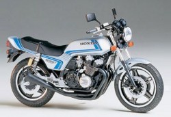 Honda CB750F Custom Tuned - 1:12