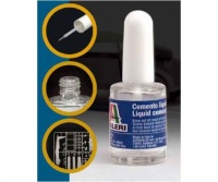 Italeri Plastikkleber mit Pinsel - 15ml