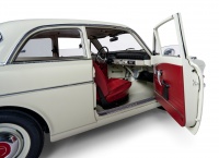 Volvo 122S Amazon mit Licht und Sound - 1:8