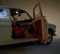 Volvo 122S Amazon mit Licht und Sound - 1:8