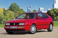 Volkswagen Corrado - 35 Years - Geschenkset - 1:24