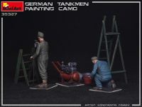 Deutsche Panzerbesatzung beim lackieren - 1:35