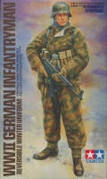 German Infantryman with reversible Winter Uniform - 1/16