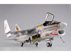 Vought A-7E Corsair II - 1:32