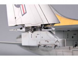 Vought A-7E Corsair II - 1:32