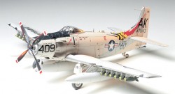 Douglas A-1H Skyraider U.S. Navy - 1:48
