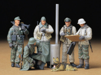German Soldiers at Field Briefing - 1/35