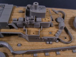 Holzdeck für 1:350 DKM Bismarck - Revell 05040 - 1:350