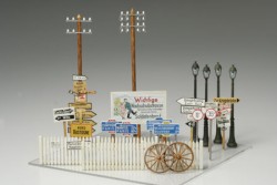 Zubehör-Set für Dioramen - Straßenschilder, Telegrafenmasten, Straßenlaternen, Zäune - 1:48