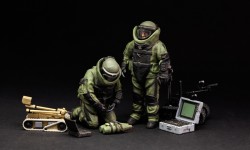 US Explosive Ordnance Disposal - Specialists & Robots - 1:35